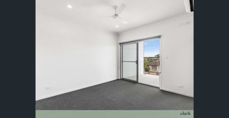 Large Modern Townhouse in Great Central Position! - Photo 2