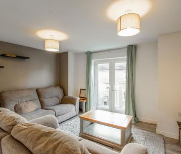 2 bedroom coach house to rent - Photo 5