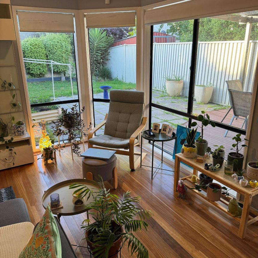 Caroline Springs - Photo 1