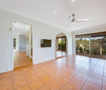CHARMING FOUR BEDROOM HOME WITH ENTERTAINING AREA - Photo 2