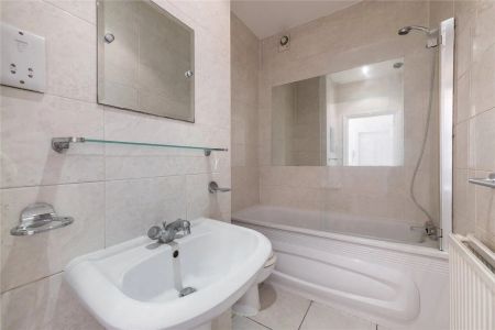 2 bedroom flat in Hampstead - Photo 3