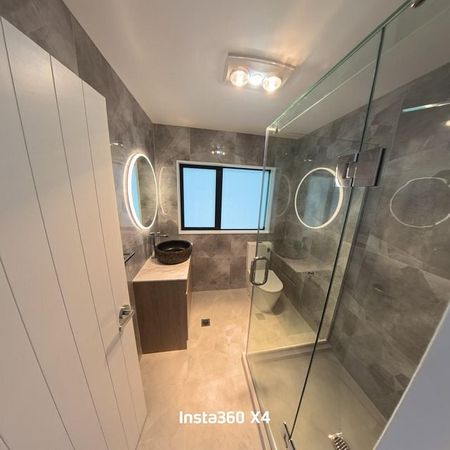 Modern Four-Bedroom Home, close to Westgate Mall - Photo 3