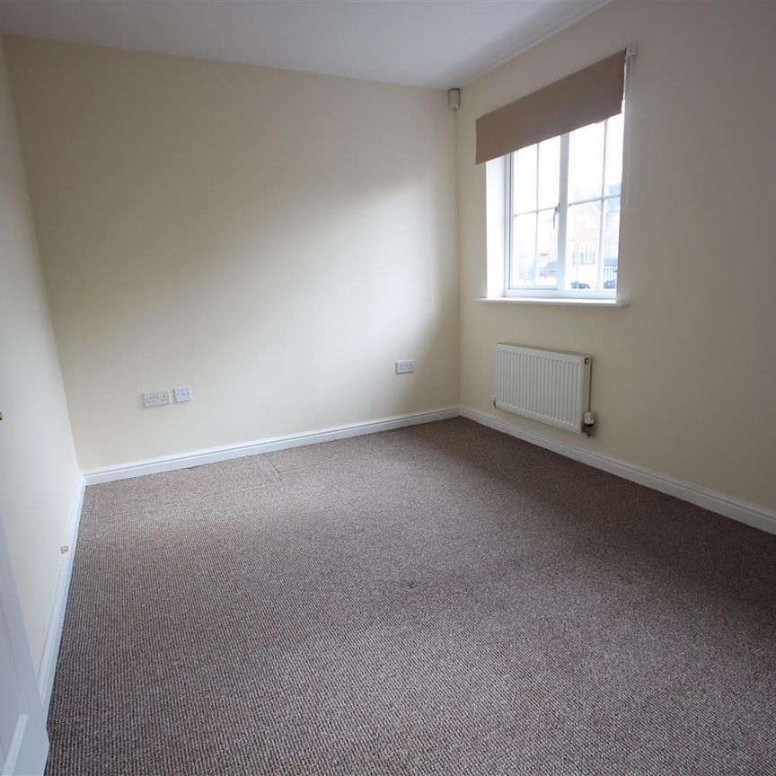 2 bedroom End Terraced to let - Photo 1