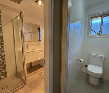 COMFORTABLE FOUR BEDROOM FAMILY HOME - Photo 2