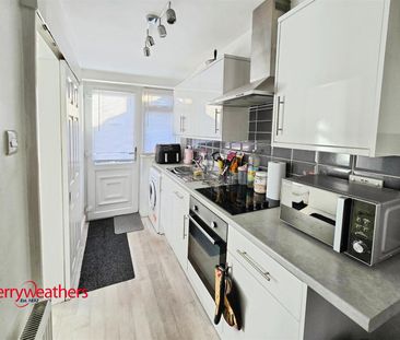2 bed end of terrace house to rent in Snydale Road, Cudworth, S72 - Photo 3