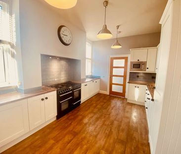 Newly Decorated City Centre Flat with Roof Terrace - Bills Included - Photo 6