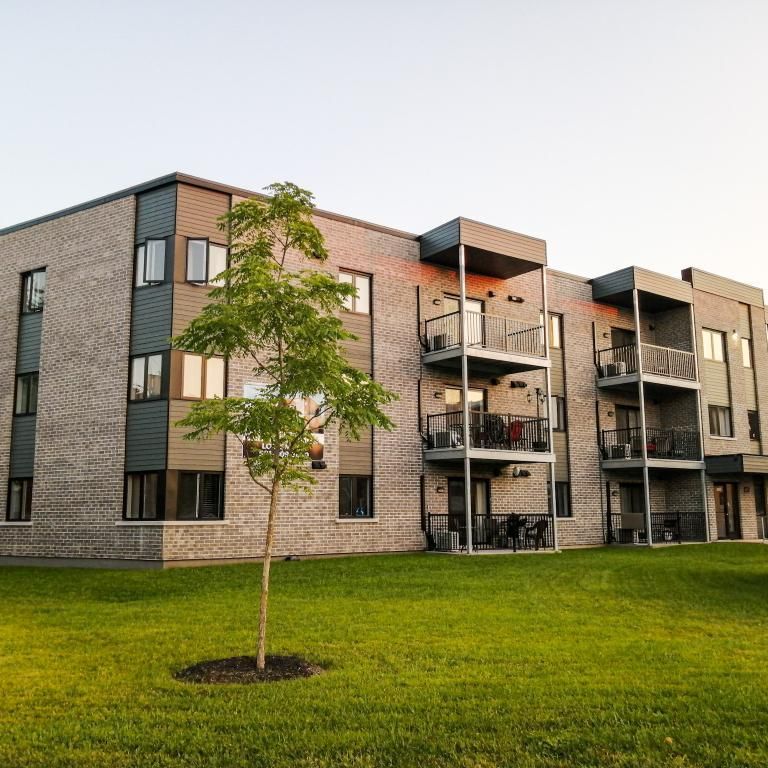 **APPARTEMENT**3 ½ **Boul. Bastien, près des Galeries de la Capitale - Photo 1