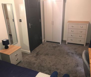 1 bedroom in a house share to rent - Photo 5