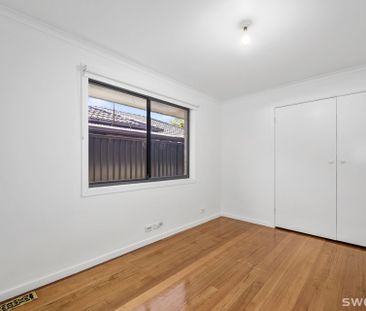 Spacious three bedroom home in quiet and convenient location - Photo 6