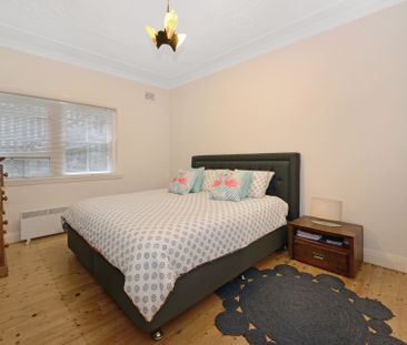 Private and Leafy Lower Duplex in Quiet Street - Photo 3