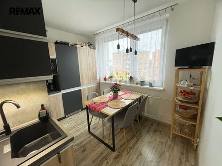 Pronájem vybaveného bytu 2+1 s komorou a s lodžií v Rožnově pod Radhoštěm - Photo 5