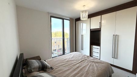 Exeter Road, London - Photo 5