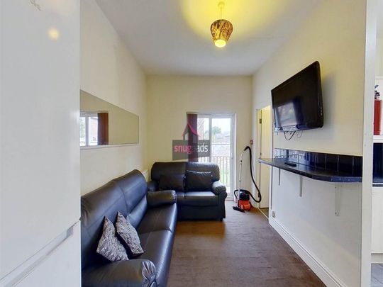 8 bedroom house to rent - Photo 1