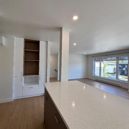 Appartement style Condo 4 1/2 PLUS OU 5 LUMINEUX - Photo 3