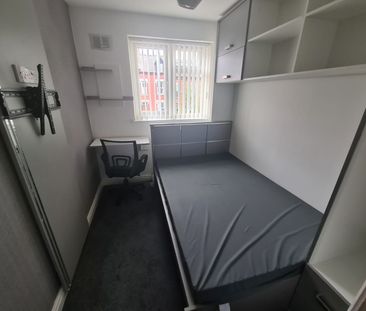 3 Bed - 49 Woodsley Road, Hyde Park, Leeds - LS6 1SB - Student - Photo 1