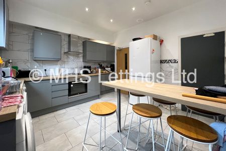 6 Bedroom Mid Terraced House for rent in Harold Terrace - Photo 5