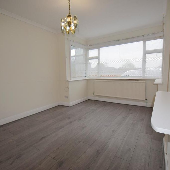 6 bedroom semi-detached house to rent - Photo 1