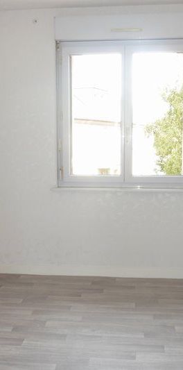 Location Appartement 2 pièces 47m² COUTANCES 50200 - Photo 1
