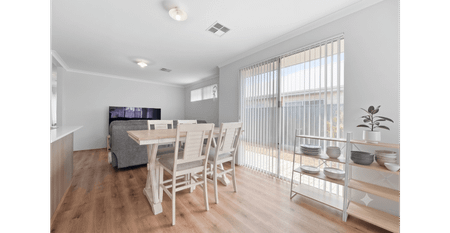 This stunning 4-bedroom, 2-bathroom house - Photo 3