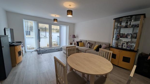 2 bedroom flat to rent - Photo 1