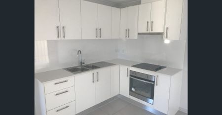 Walk To Station! Granny Flat! - Photo 2
