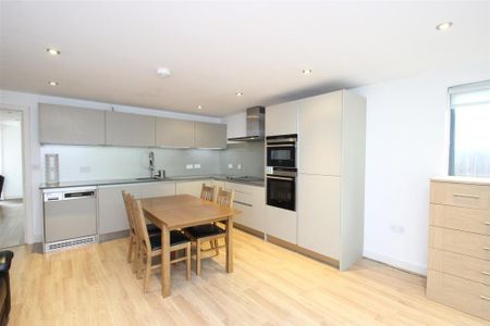 3 bedroom flat to rent - Photo 5