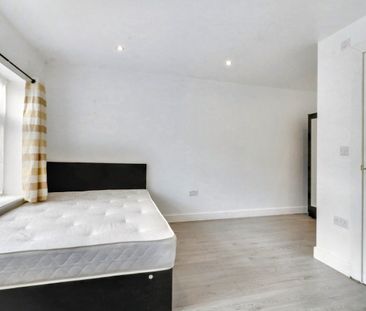 Room 1 - Cadogan Close, South Harrow, HA2 - Photo 1