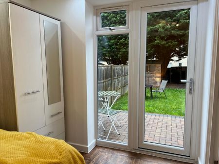 1 bedroom in a house share to rent - Photo 4