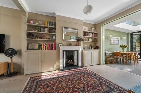 Beautifully presented four bedroom house a quiet residential street. - Photo 5