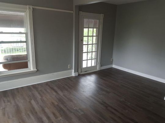 Three bedroom apartment for rent in Brantford - Photo 1