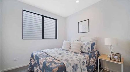 Stunning Four Bedroom Townhouse - Photo 5