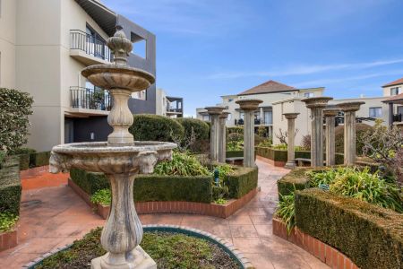 Stylish 3 Bedroom Apartment in the Heart of Kingston - Photo 3