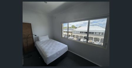 '94 FITZROY' - LARGE, FULLY FURNISHED GRAND 3 BEDROOM APARTMENT - Photo 2