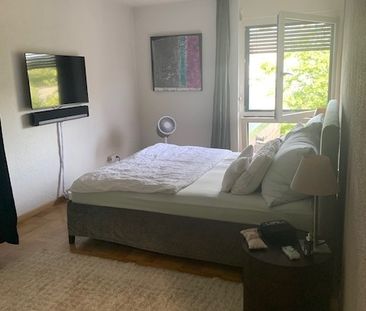 Grosszügige 5.5-Zimmer-Dachwohnung mit Panoramablick - Photo 2