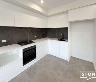 Just moments from the sea, this brand new 2-bedroom granny flat off... - Photo 4