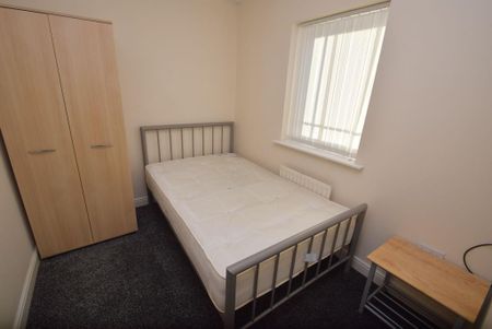 4 bedroom terraced house to rent - Photo 3