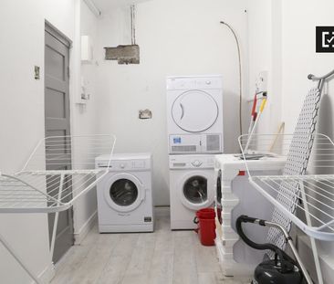 Room in 7-bedroom apartment for rent in Whitehall, Dublin. - Photo 6