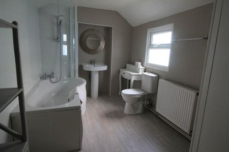 4 bedroom terraced house to rent - Photo 5