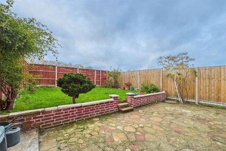 3 bedroom terraced house to rent - Photo 2