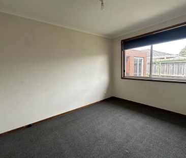 3/16 Canberra Avenue, Dandenong South. - Photo 3