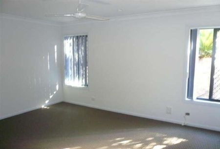 Exceptionally Positioned 4 Bedroom Home in Parkwood - Photo 3