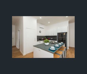 R1/8 Sir Fred Schonell Drive, St Lucia, Qld 4067 - Photo 3