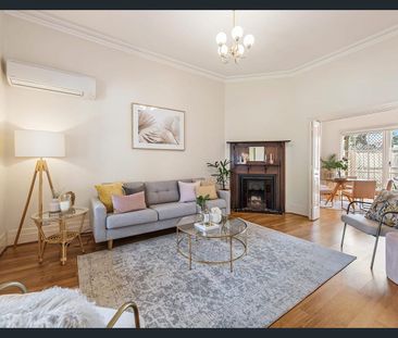 CALIFORNIAN BEAUTY. WALK TO MARTIN ST, BEACHES & ELSTERNWICK PARK - Photo 2