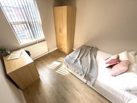 4 bedroom terraced house to rent - Photo 4