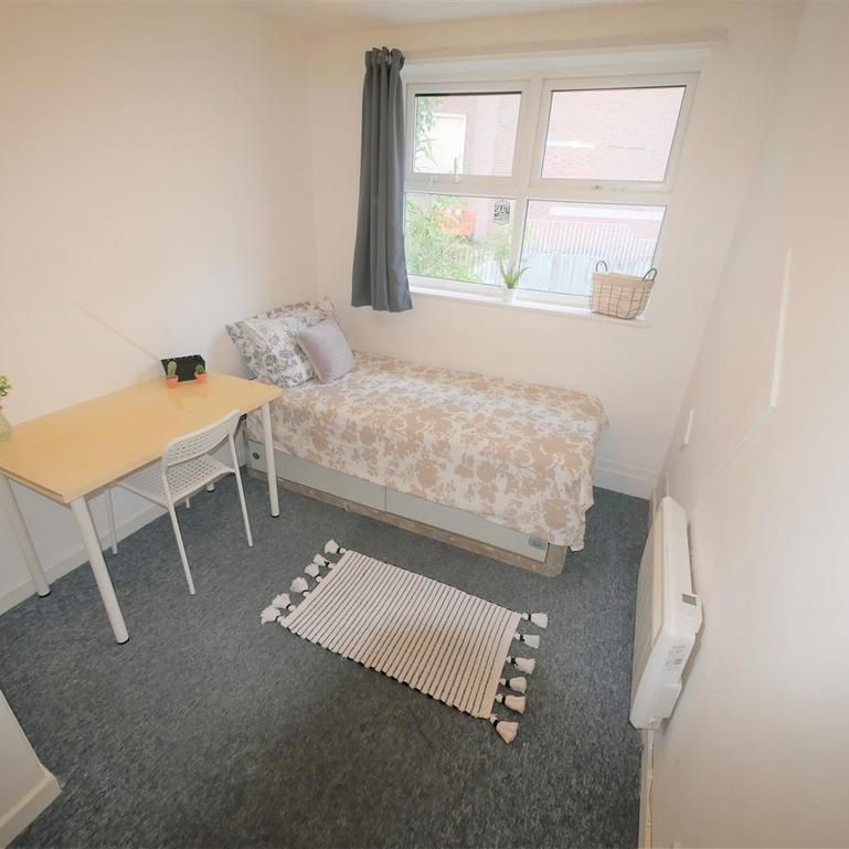 6 bedroom house share to rent - Photo 1