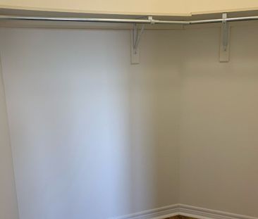 For Lease - 3083 Highbourne Crescent, Oakville, Ontario - Photo 6