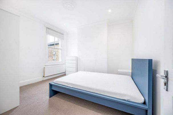 4 bedroom flat to rent - Photo 1