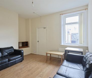2 bedroom Student Flat to rent in Seventh Avenue, Heaton, Newcastle... - Photo 2
