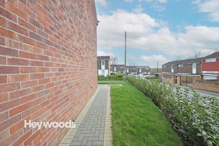 3 bed semi-detached house to rent in Wharfedale Walk, Stoke-on-Trent, Staffordshire - Photo 2