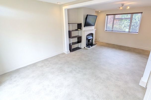 Balmoral Drive, Woking - 3 bedrooms Property for lettings - Seymours - Photo 1